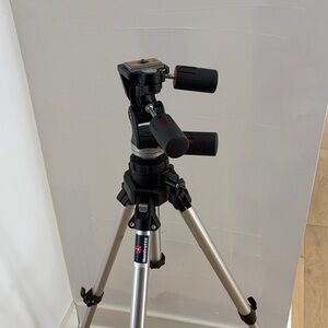 Manfrotto Gruppo camera ajustable tripod + carrying bag